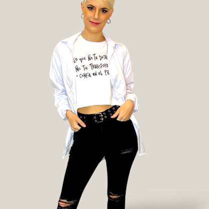 Camisa de popelina blanca pintada a mano – “No mires para atrás”
