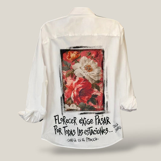 Camisa de popelina blanca pintada a mano – “Florecer exige pasar por todas las estaciones”
