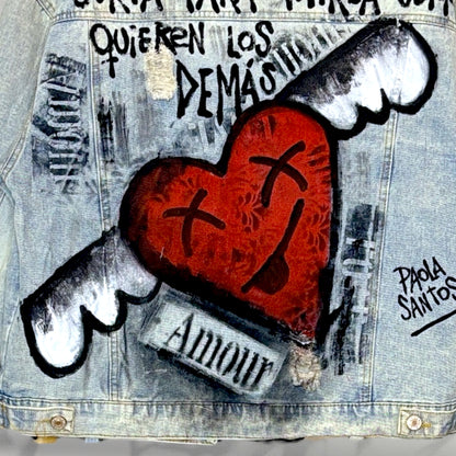Campera intervenida “Amour” – Denim artístico pintado a mano