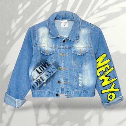 Campera intervenida “Lo prohibido es una forma de vida” – Paola Santos