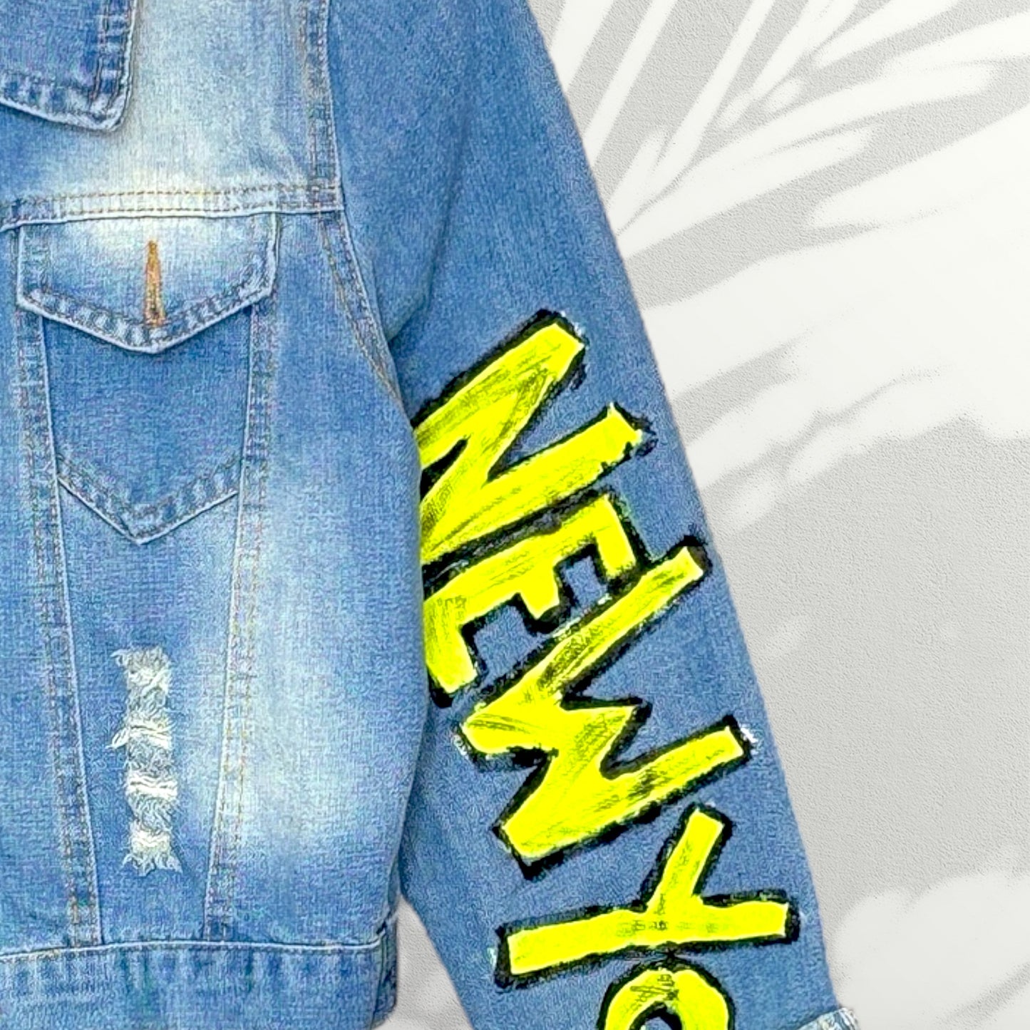 Campera intervenida “Lo prohibido es una forma de vida” – Paola Santos