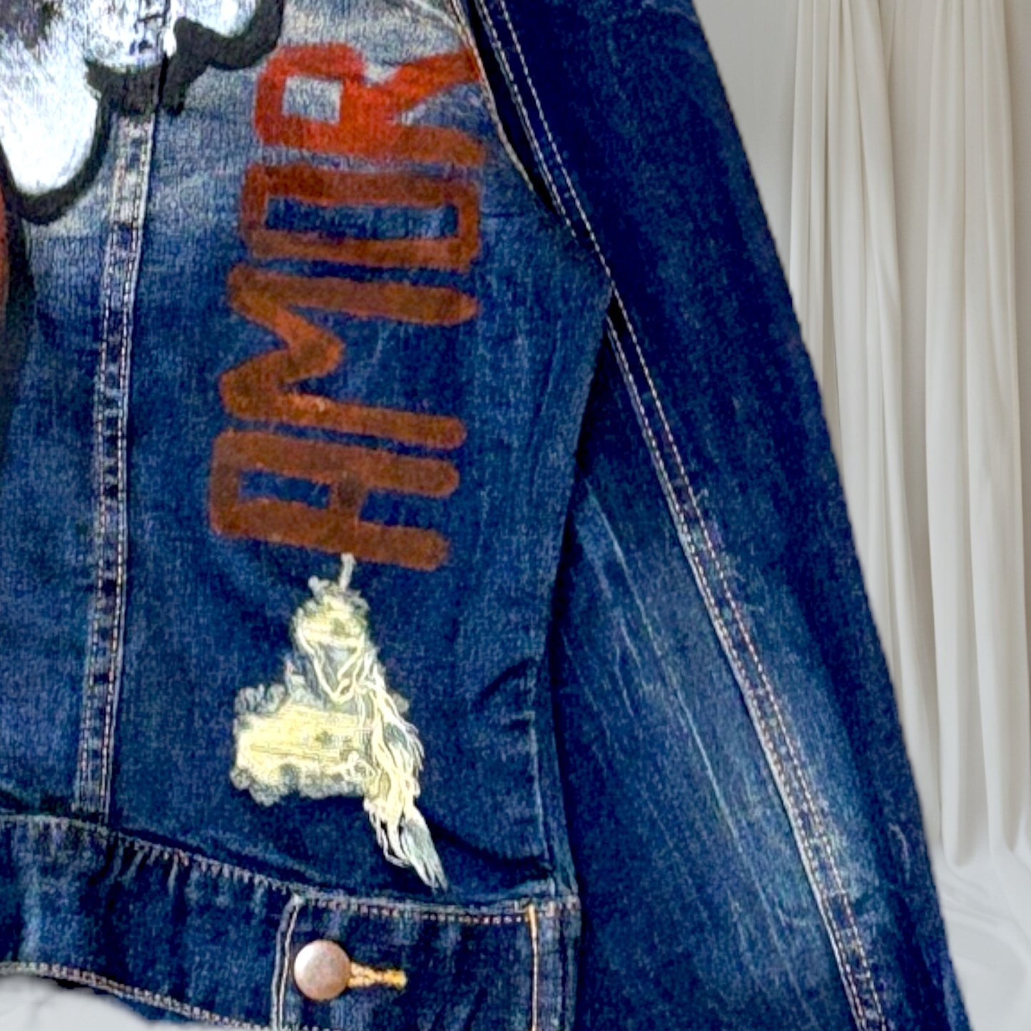 Campera intervenida “No te rindas ahora” – Paola Santos