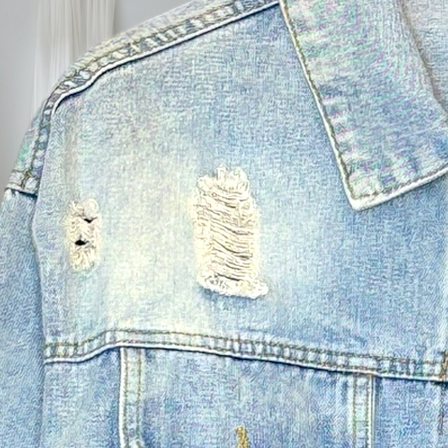 Campera intervenida “La vida es demasiado corta” – Paola Santos