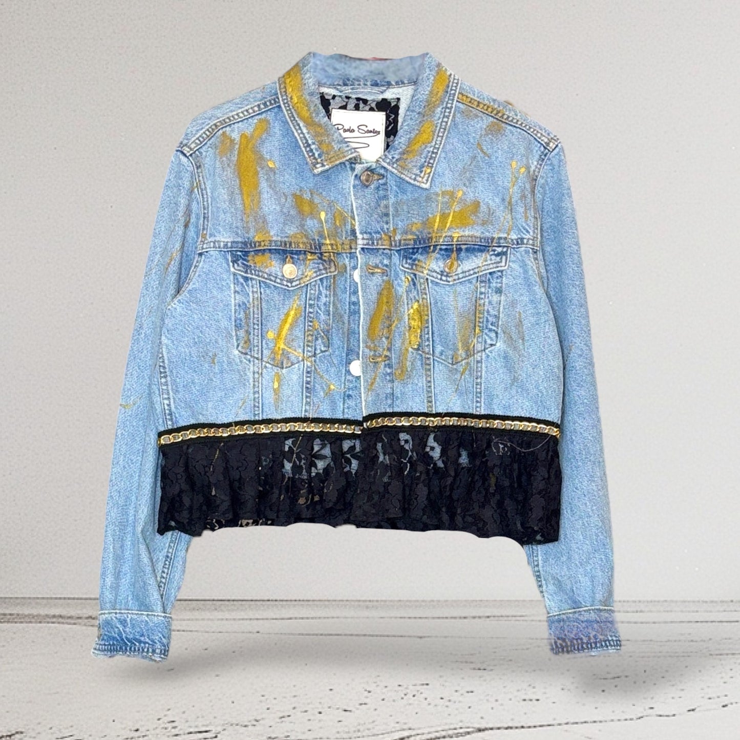Campera intervenida Confía – Denim Arte Urbano con Encaje Negro