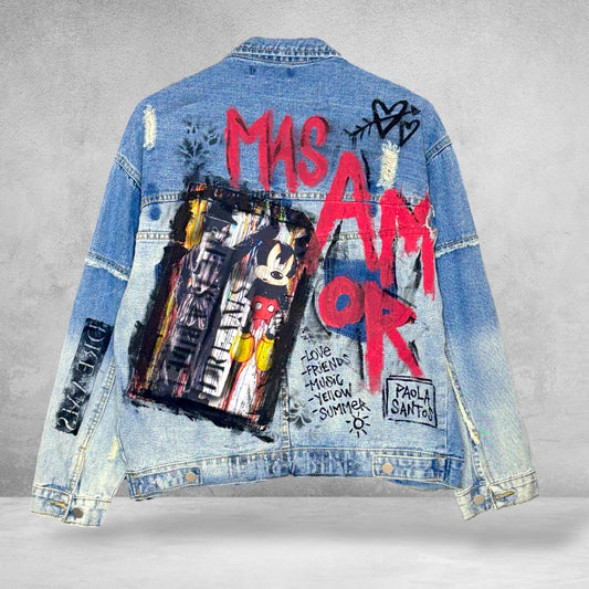 Campera intervenida “Más Amor / Mickey Pop”