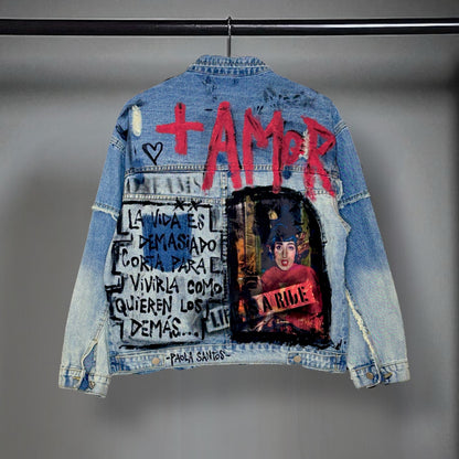 Campera intervenida “+ Amor