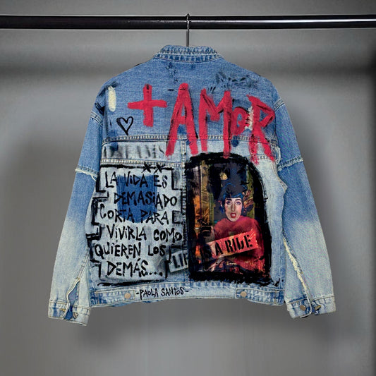 Campera intervenida “+ Amor