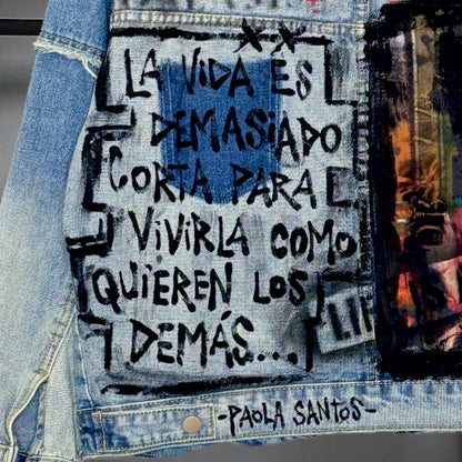 Campera intervenida “+ Amor
