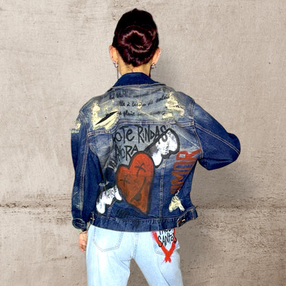 Campera intervenida “No te rindas ahora” – Paola Santos