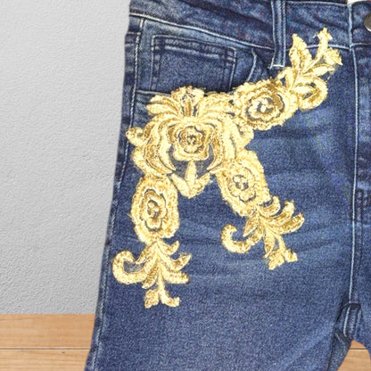 Bermuda Denim con Aplique Dorado