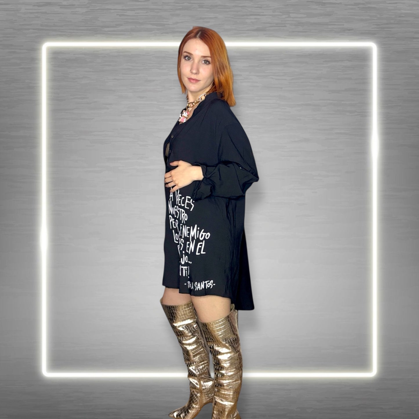 🖤 Camisa Oversize Negra — “A veces nuestro peor enemigo, lo ves frente al espejo”