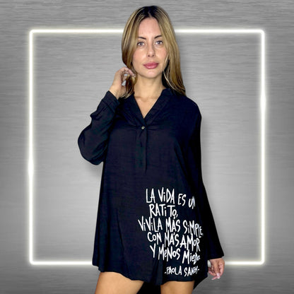 🖤 Camisa Oversize Negra — “La vida es un ratito”