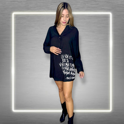 🖤 Camisa Oversize Negra — “La vida es un ratito”