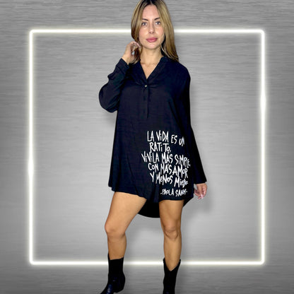 🖤 Camisa Oversize Negra — “La vida es un ratito”