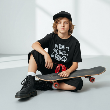 🖤 Remera Kids “Mi plan es ser feliz” – Paola Santos