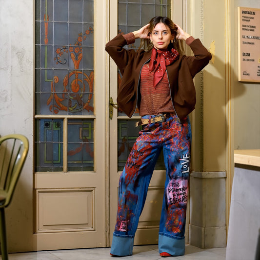 Jean intervenido a mano “Love / Enfocate” – Edición limitada