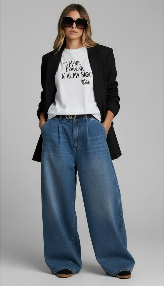 Remera oversize unisex "Tu mente exagera, tu alma sabe"