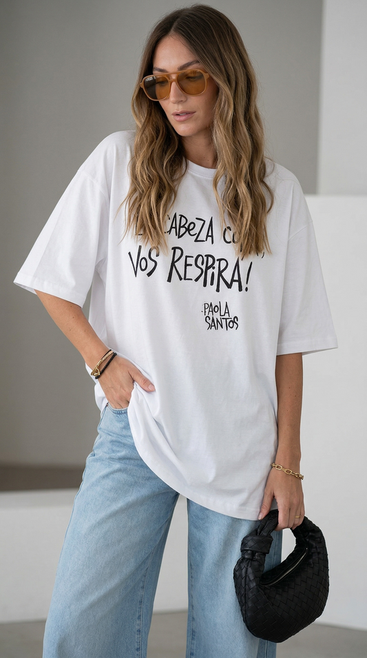 Remera oversize unisex "La cabeza corre, vos respirá"