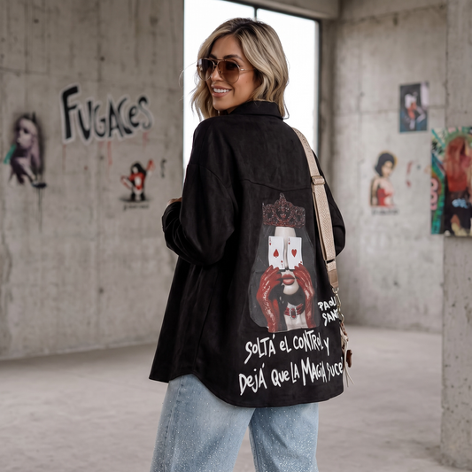 Sobrecamisa agamuzada intervenida "Soltá el control y dejá que la magia suceda"