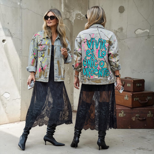 Campera Denim Intervenida “Vivir es lo único urgente”