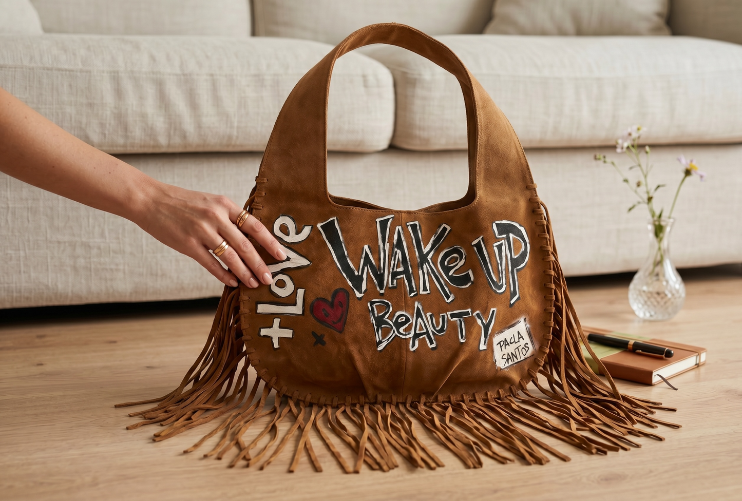 Bolso Agamuzado con Flecos "Wake Up Beauty"